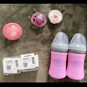 Momi Glass Bottles w. Silicone Covers, 2 extra nipples, 2 momi binkys, the Pacii